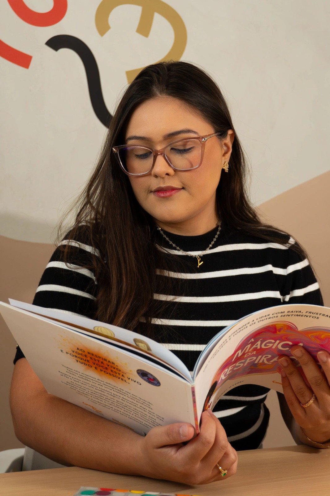 Retrato de Yasmin Aires, psicóloga infantojuvenil.